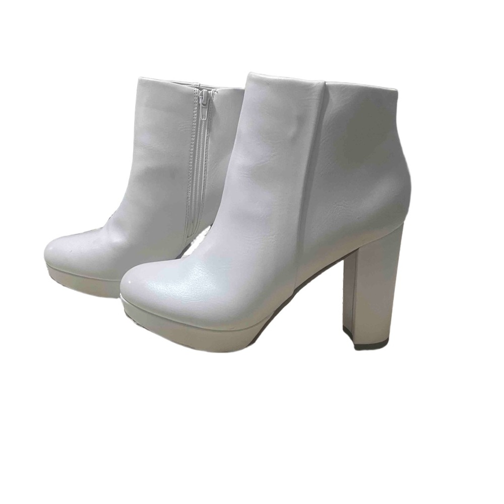 Elegant White Ankle Boots